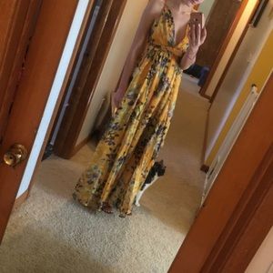 Beautiful maxi dress only worn once!